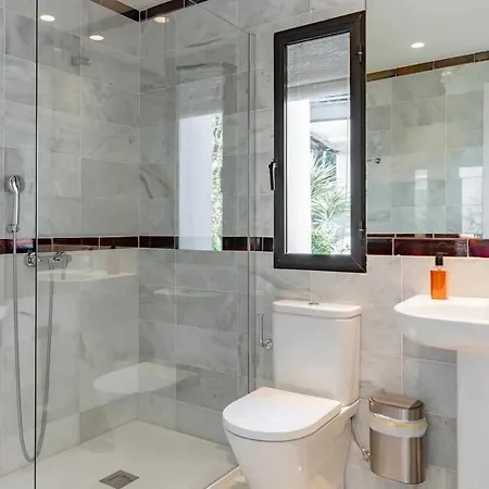 Apartment 2 Bedroom Golf House - Spectacular Views *